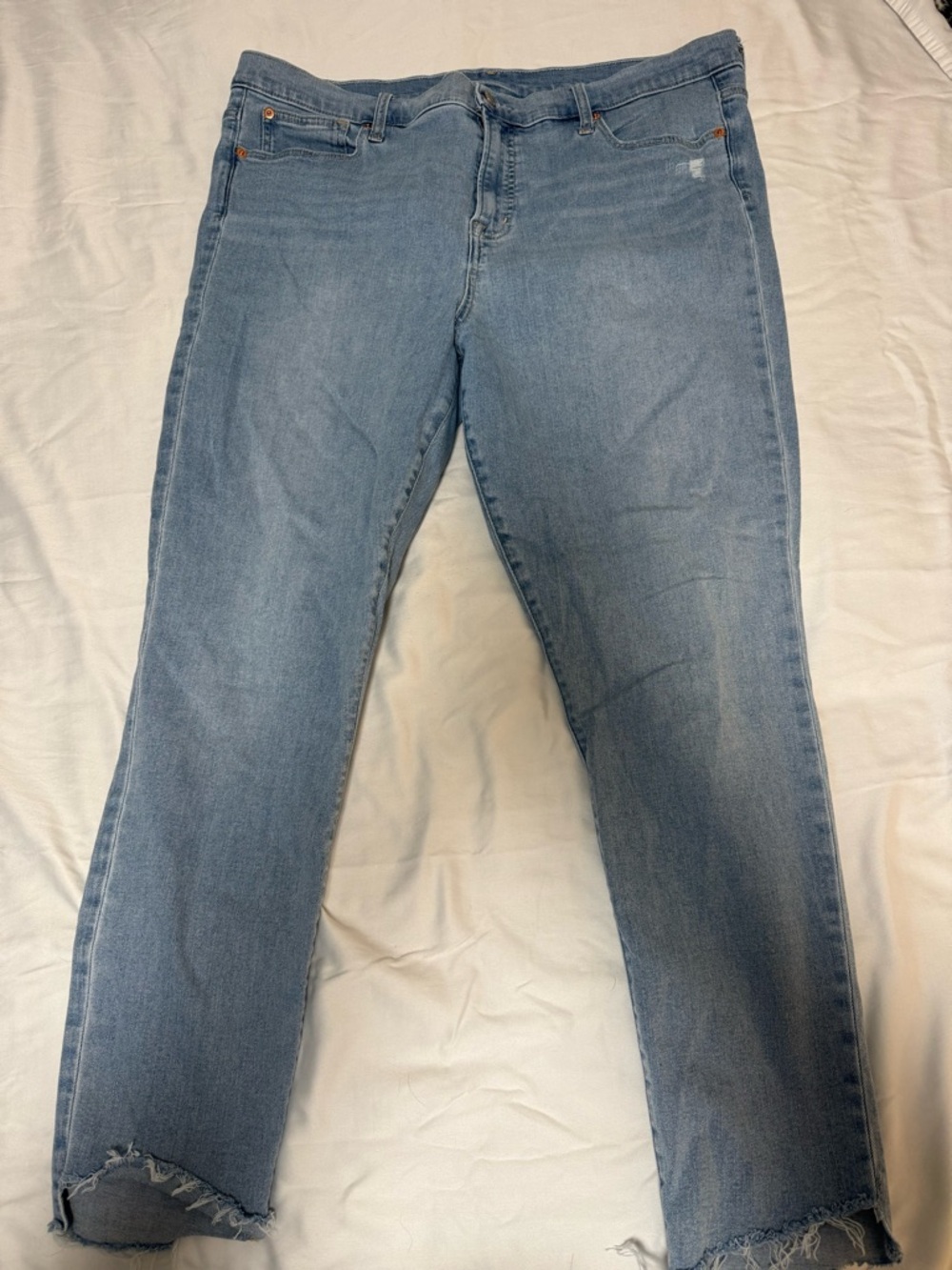 GAP Women’s Light Wash Skinny Jeans